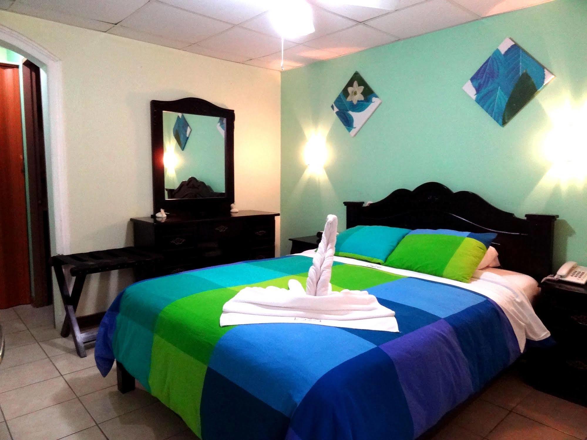 Hotel Eskalima Alajuela Luaran gambar